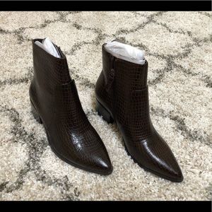 Tahari NWT Raffi Booties